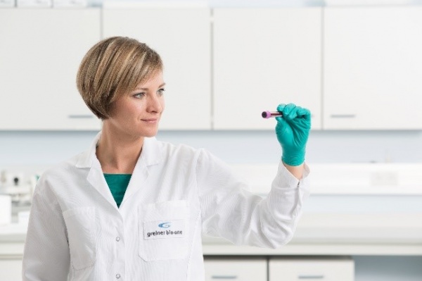 Нужно ли перемешивать кровь с реагентом в вакуумных пробирках после взятия крови?